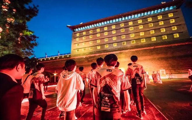 6月6号：全程直播、官方造梗，苏超联赛凭什么让全国球迷上头？